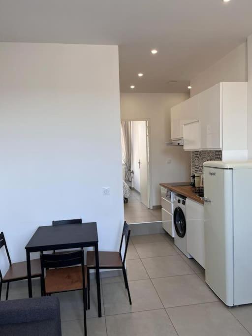 Apartamento Le Pressense 2 Vénissieux Exterior foto
